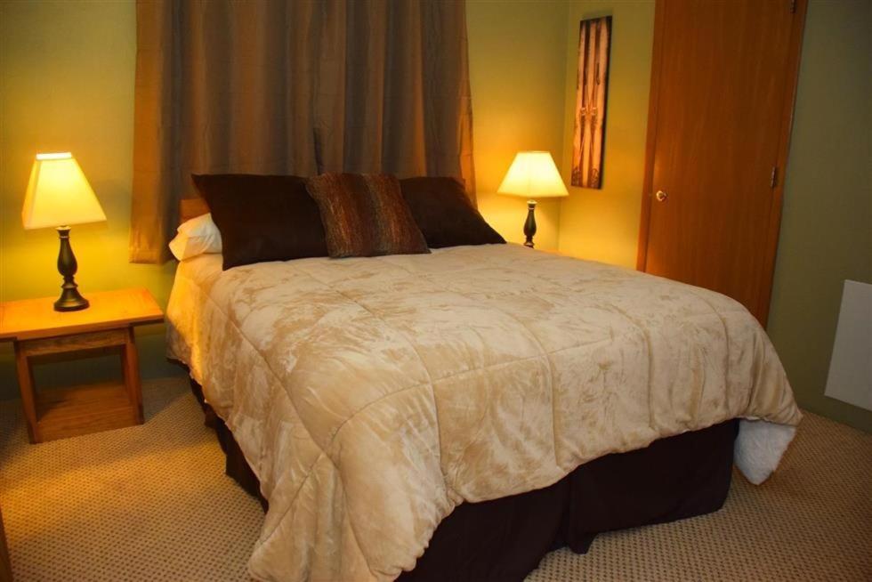 Seven Springs Stoneridge 3 Bedroom Standard Condo, Walking Distance To Slopes!